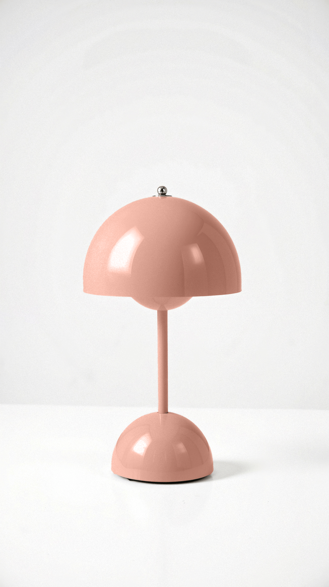 "Kabellose Veluce Tischlampe in verschiedenen Farben, modernes Design, schafft gemütliches, warmes Lichtambiente."
