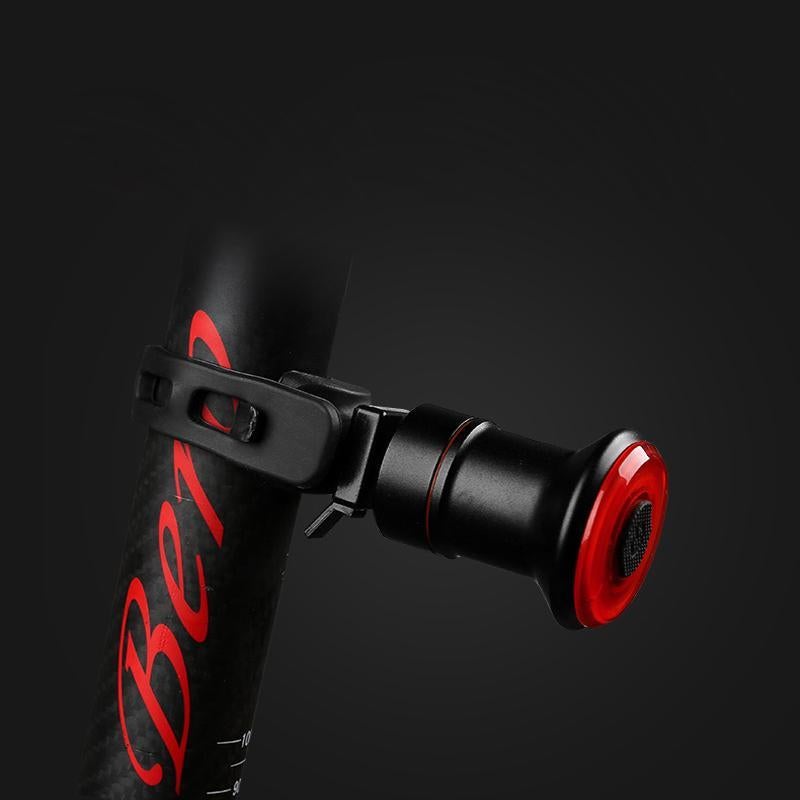 "Rotes, wasserdichtes USB-Fahrradrücklicht mit Aluminiumgehäuse und LED-COB, geeignet für Regenwetter und Sichtbarkeit."