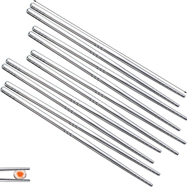 "11-teiliges Sushi Maker Set mit Formen in Herz-, Rechteck- und Blumenmotiven für kreative Reisballrollen."