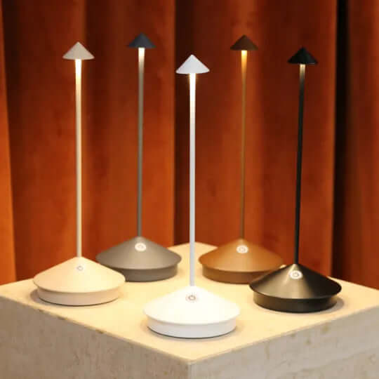 Moderne LED-Tischlampe