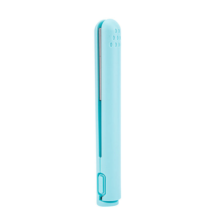 "2-in-1 Haarstyler mit schützender Keramikbeschichtung, ideal für glattes und lockiges Haarstyling, gezeigt im Einsatz."