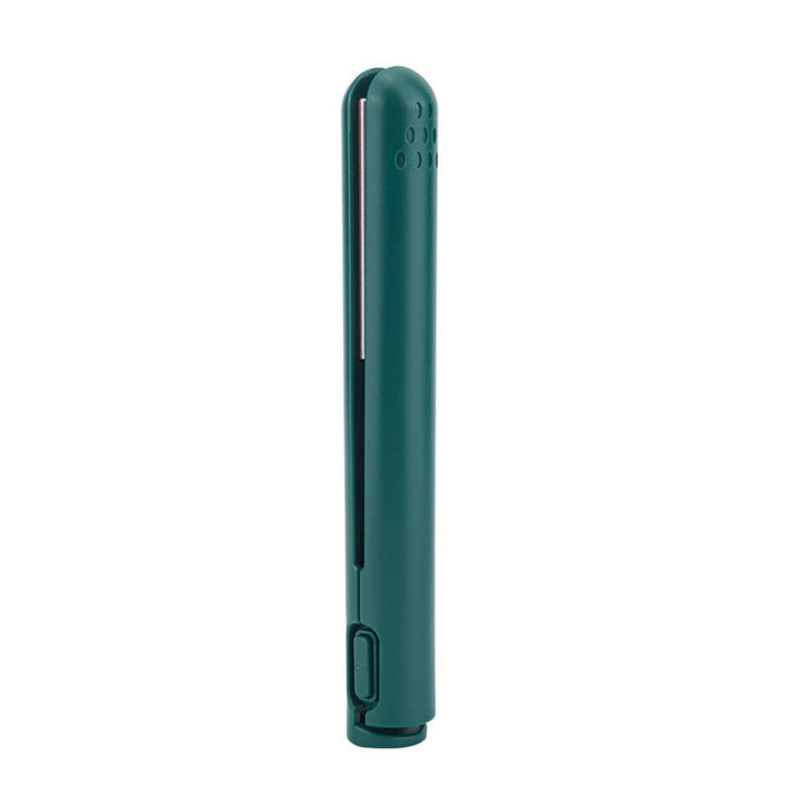 "2-in-1 Haarstyler mit schützender Keramikbeschichtung, ideal für glattes und lockiges Haarstyling, gezeigt im Einsatz."