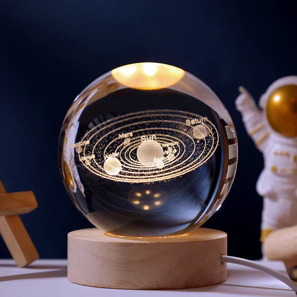 Lichtkugel mit 3D-Mondgravur – Astronauten-Dekoration