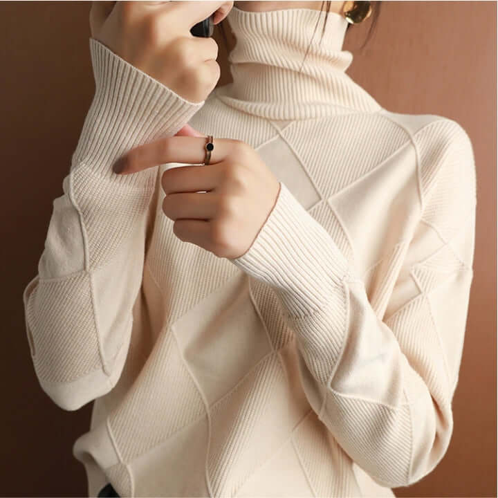 Handgestrickter Rollkragenpullover