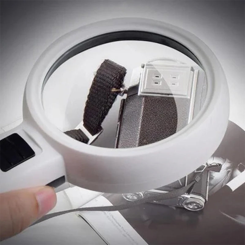 "30-fache optische Lupe mit LED, hohe Vergrößerung, 12 helle LEDs, kompakt, klarer Sicht für Details, ideal für Senioren."