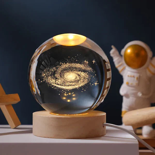 Lichtkugel mit 3D-Mondgravur – Astronauten-Dekoration