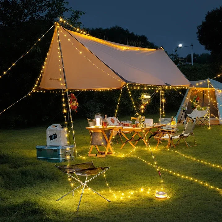 "4-in-1 LED-Camp-Licht: Mehrfarbig, Powerbank, Taschenlampe, kompakt, IP65 wasserdicht, perfekt für Outdoor-Abenteuer."