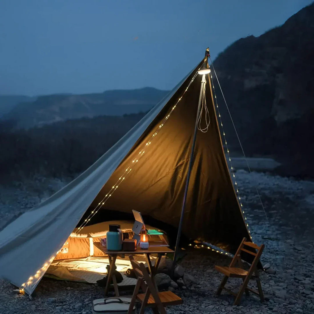 "4-in-1 LED-Camp-Licht: Mehrfarbig, Powerbank, Taschenlampe, kompakt, IP65 wasserdicht, perfekt für Outdoor-Abenteuer."