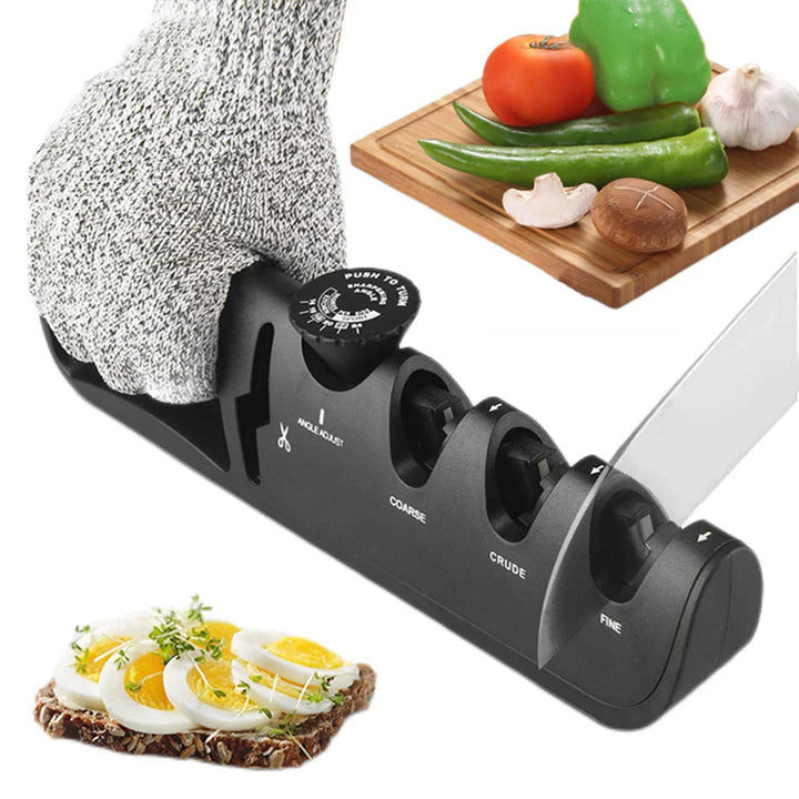 "4-in-1 Messerschärfer in Schwarz-Rot, ergonomisch mit verstellbarem Winkel, ideal für Küchenmesser und Scheren."