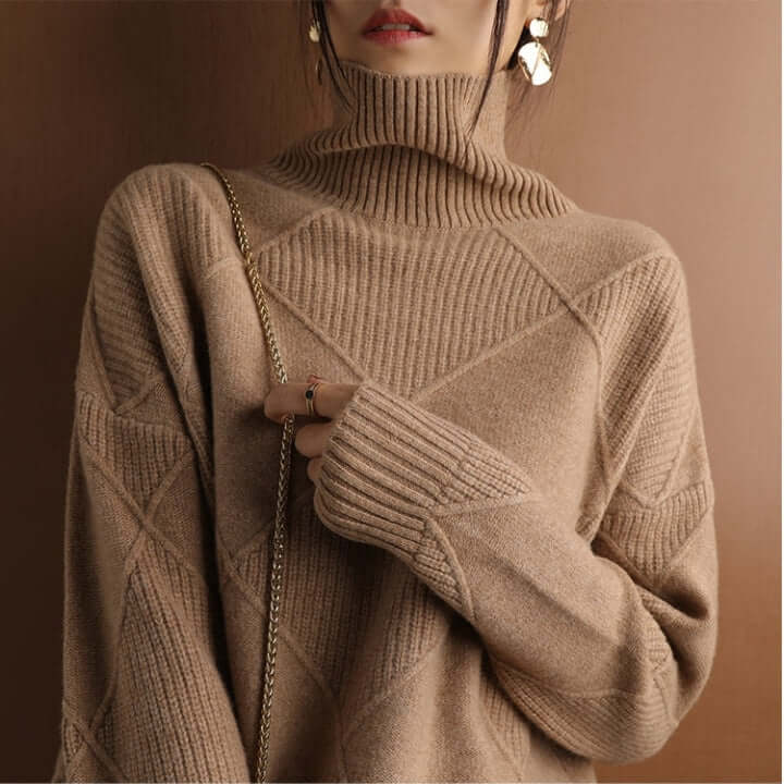 Handgestrickter Rollkragenpullover