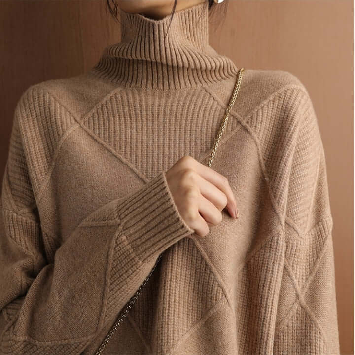 Handgestrickter Rollkragenpullover