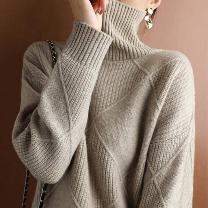 Handgestrickter Rollkragenpullover