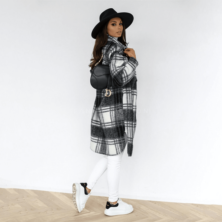 Stylischer Karomantel für Damen
