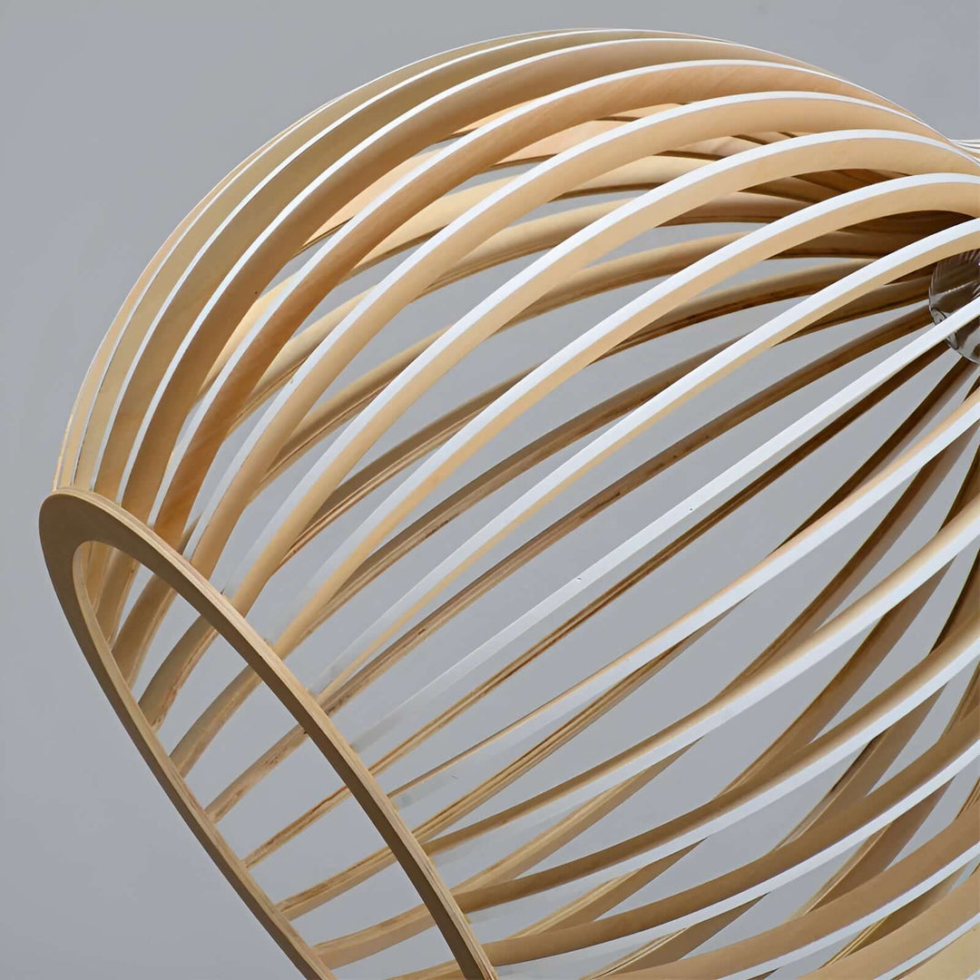 Rustikale Pendelleuchte aus Holz mit Käfigdesign
