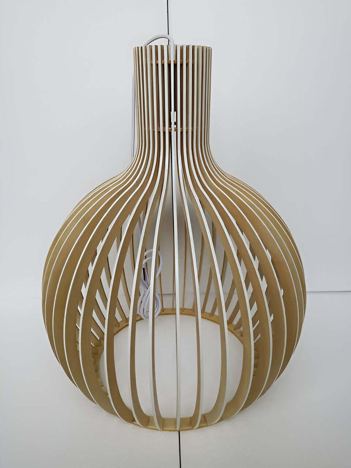 Rustikale Pendelleuchte aus Holz mit Käfigdesign