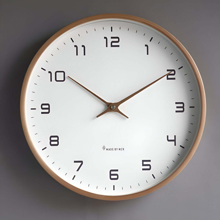 Minimalistische Holz-Wanduhr
