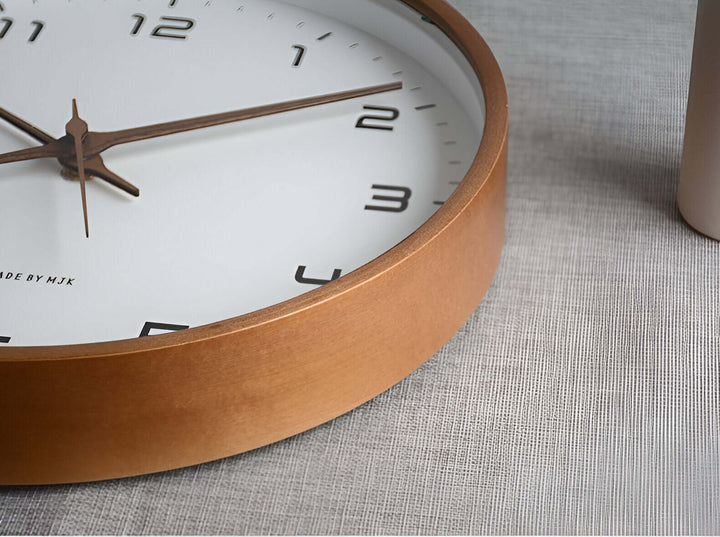 Minimalistische Holz-Wanduhr