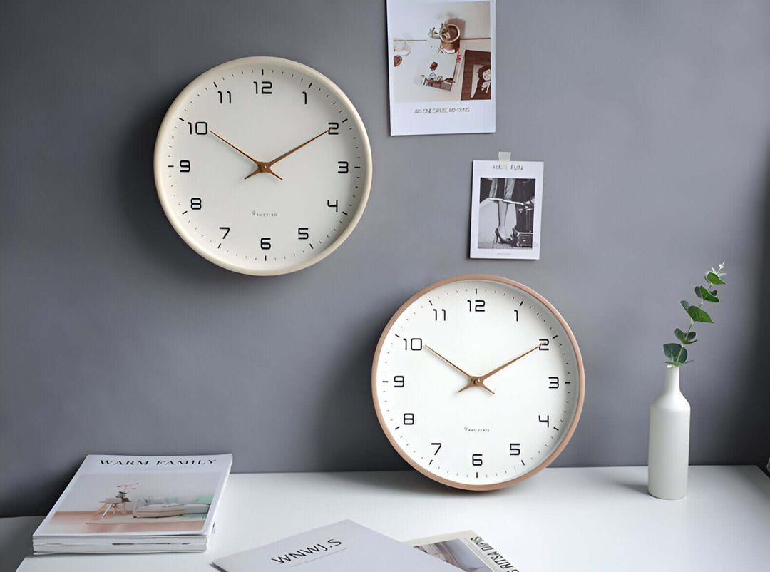Minimalistische Holz-Wanduhr