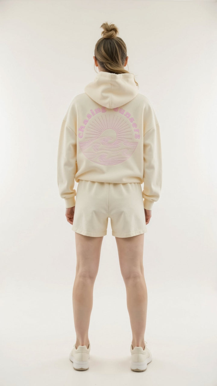 Abigail Kapuzenpullover mit tropischer Stickerei auf dem Rücken, eleganter Style, komfortabel mit großer Kapuze.
