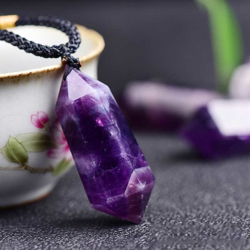 "Amethyst Kristall Halskette Hexagon-Design, violette Töne, spirituell, elegant, Heilende Energie, Balance und Ruhe"