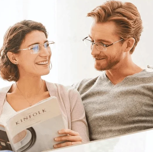 Anti-Blaulicht Multifokale Damenbrille, modernes Design, transparente Gläser, ideal für Nah- und Fernsicht.