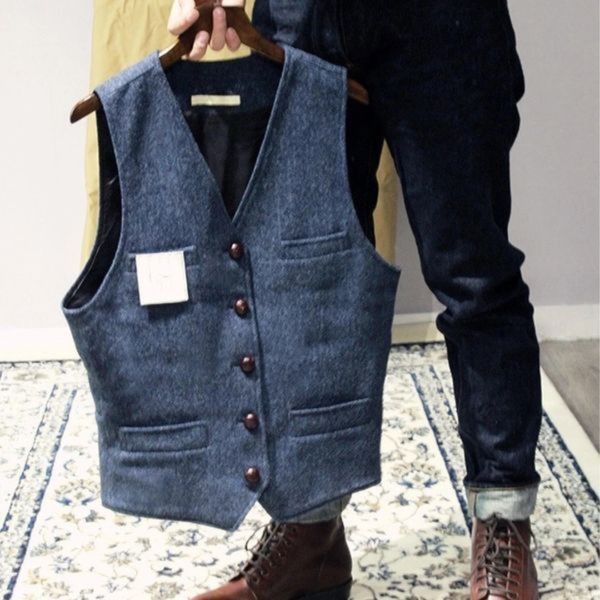 "Ärmellose Herren Vintage-Weste mit elegantem Knopfverschluss, perfekt für stilvolle und vielseitige Looks."