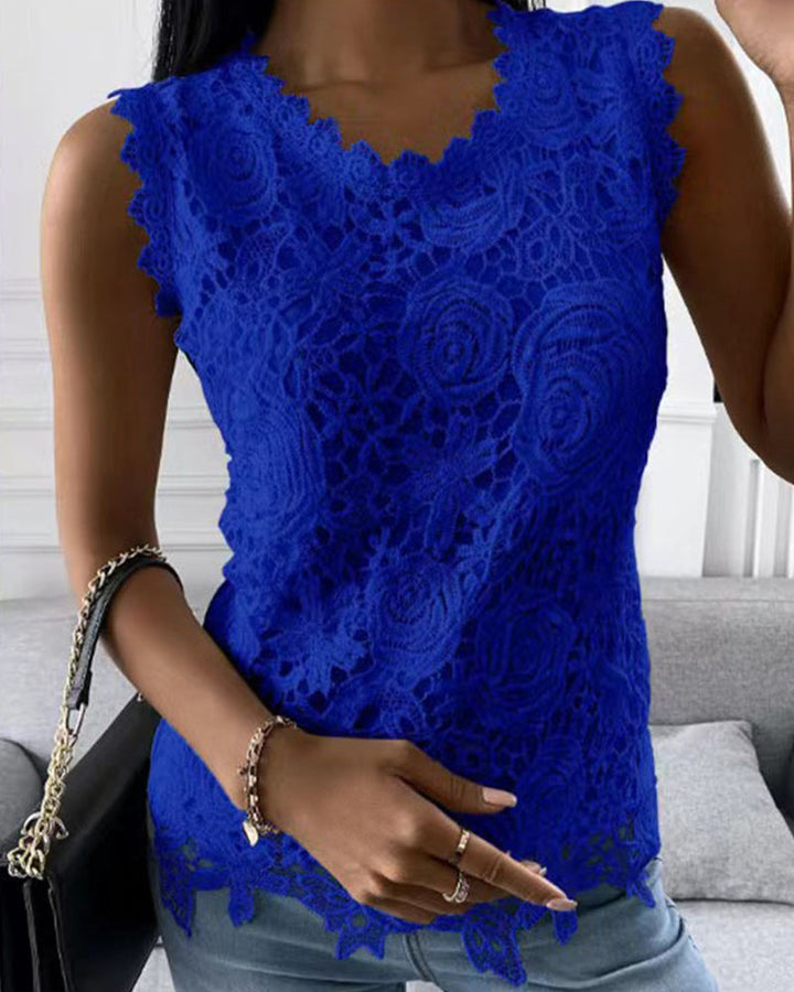 Ärmelloses Damen-Spitzentop mit zarten Details, lässig und elegant, in Weiß, ideal für vielseitige Outfits.
