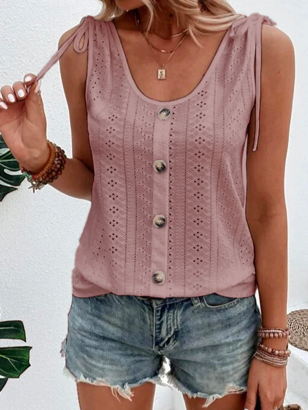 "Ärmelloses Damen-Tanktop, atmungsaktives Sommerdesign in diversen Farben, perfekte Passform für stilvolle Auftritte."
