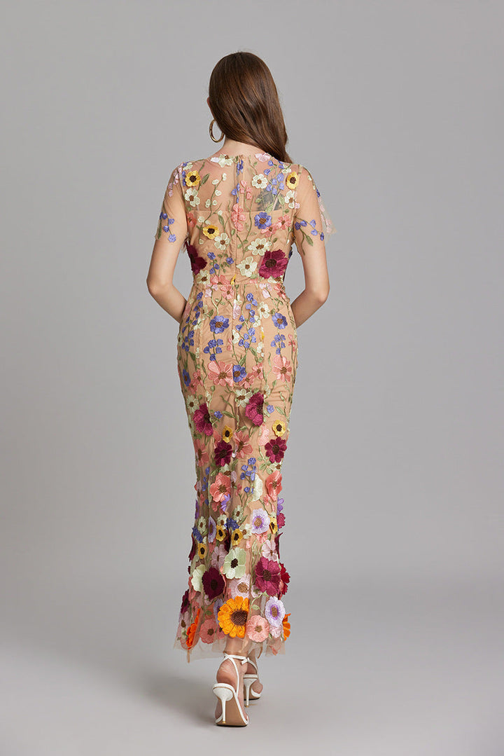 "Ärmelloses Damenkleid, elegant bestickt, fließende Silhouette, vielseitig für jede Gelegenheit"
