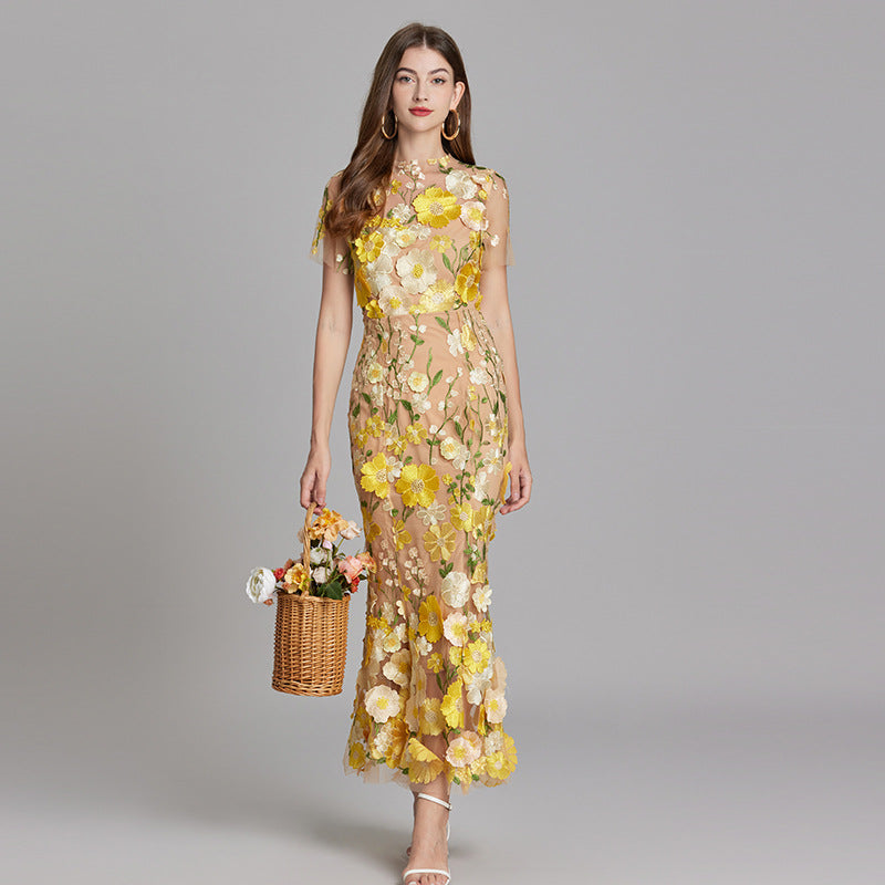 "Ärmelloses Damenkleid, elegant bestickt, fließende Silhouette, vielseitig für jede Gelegenheit"