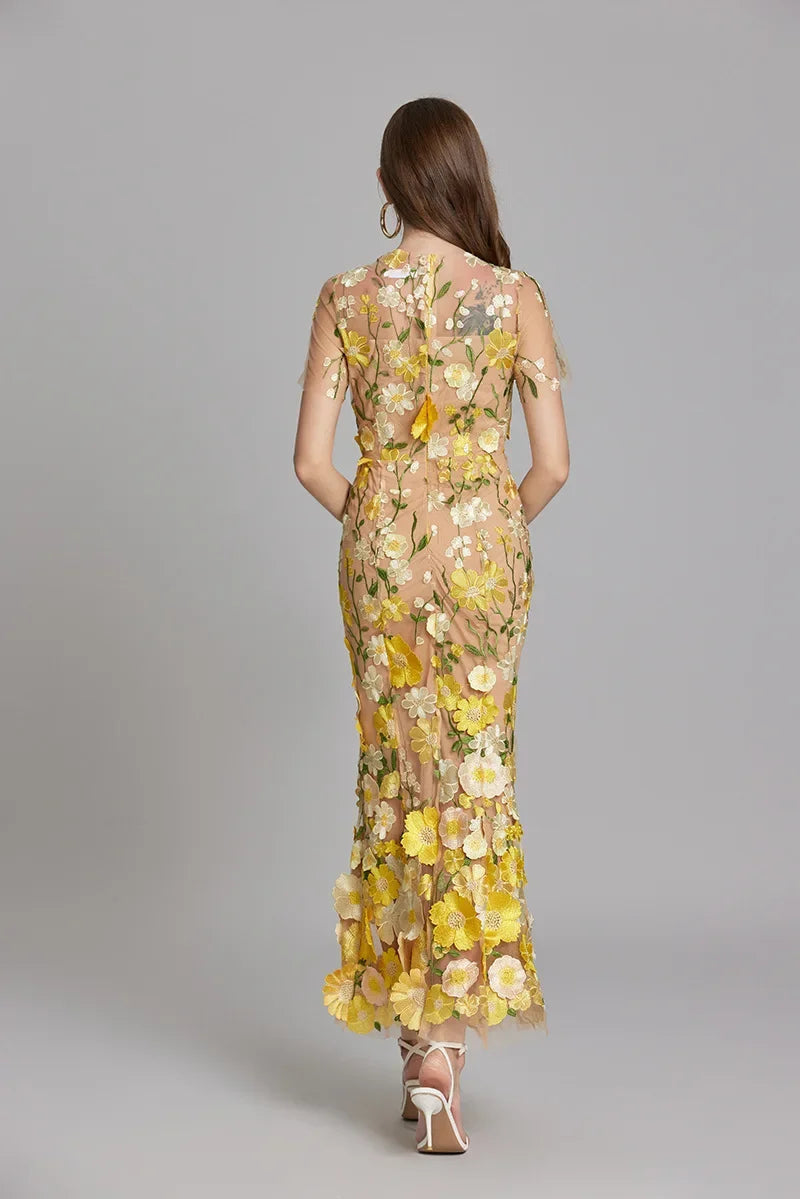 "Ärmelloses Damenkleid, elegant bestickt, fließende Silhouette, vielseitig für jede Gelegenheit"