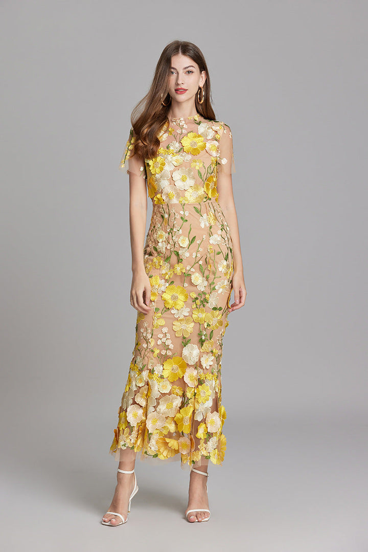 "Ärmelloses Damenkleid, elegant bestickt, fließende Silhouette, vielseitig für jede Gelegenheit"