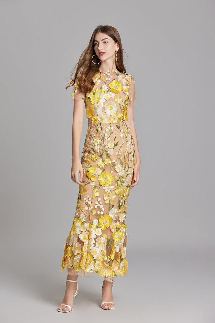 "Ärmelloses Damenkleid, elegant bestickt, fließende Silhouette, vielseitig für jede Gelegenheit"