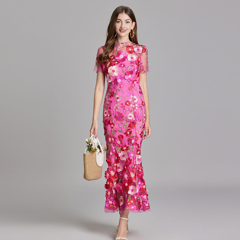 "Ärmelloses Damenkleid, elegant bestickt, fließende Silhouette, vielseitig für jede Gelegenheit"