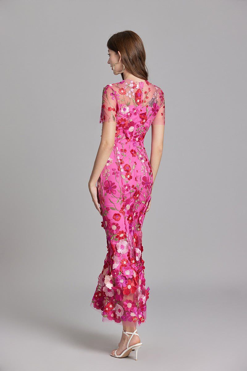 "Ärmelloses Damenkleid, elegant bestickt, fließende Silhouette, vielseitig für jede Gelegenheit"