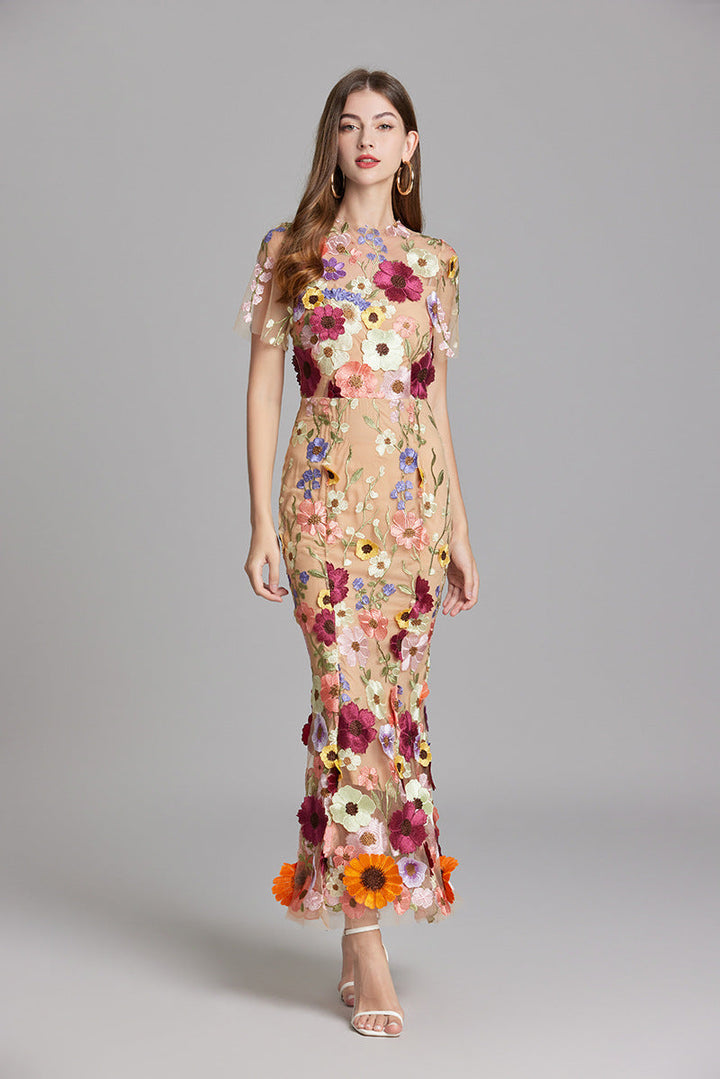 "Ärmelloses Damenkleid, elegant bestickt, fließende Silhouette, vielseitig für jede Gelegenheit"