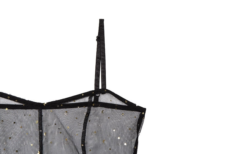 Ärmelloses Maxi-Netzkleid in Schwarz, Boho-Stil, mit transparentem Netzgewebe und Pailletten, perfekt für den Sommer.