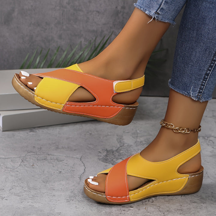 "Atmungsaktive Damen-Wandersandalen in Beige, elegant mit gepolsterter Innensohle, ideal für Sommer und Freizeit."