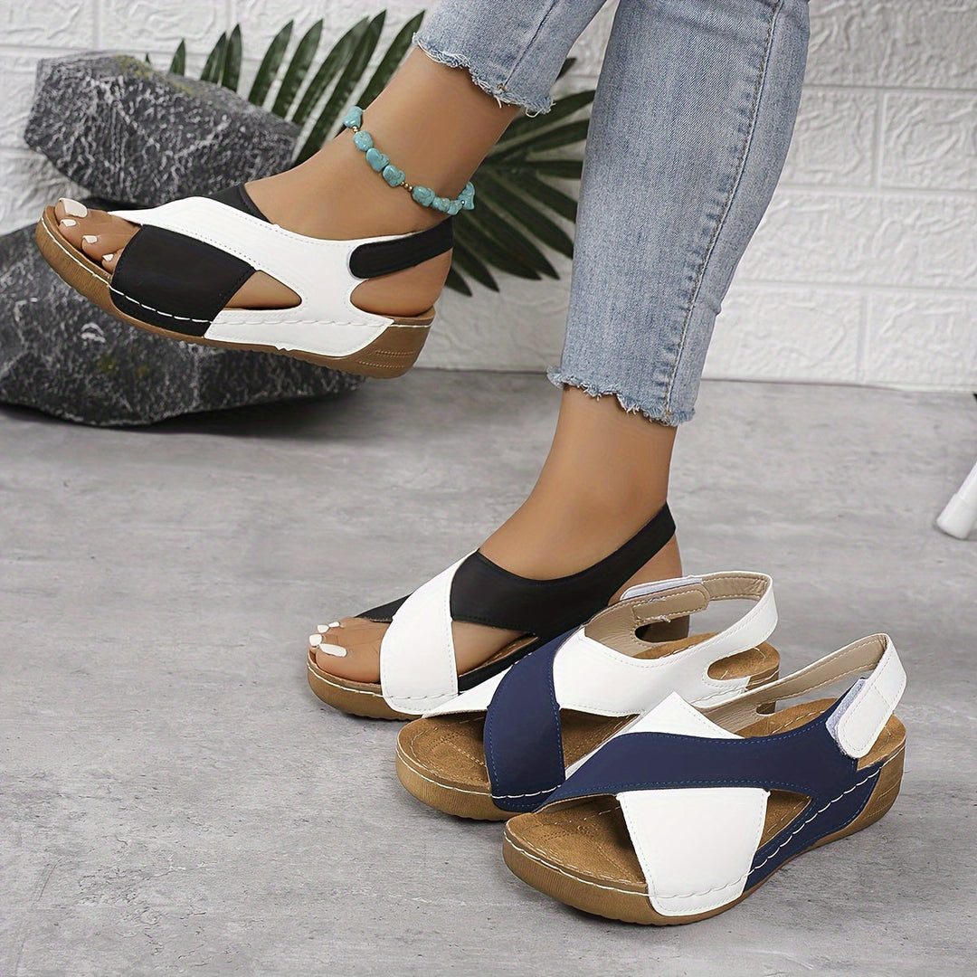 "Atmungsaktive Damen-Wandersandalen in Beige, elegant mit gepolsterter Innensohle, ideal für Sommer und Freizeit."