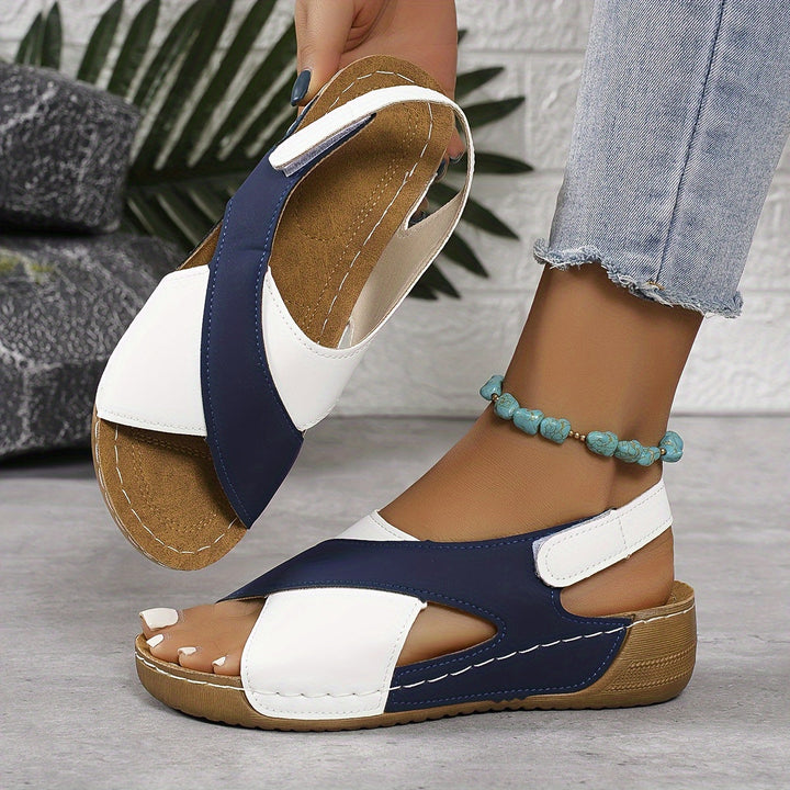 "Atmungsaktive Damen-Wandersandalen in Beige, elegant mit gepolsterter Innensohle, ideal für Sommer und Freizeit."