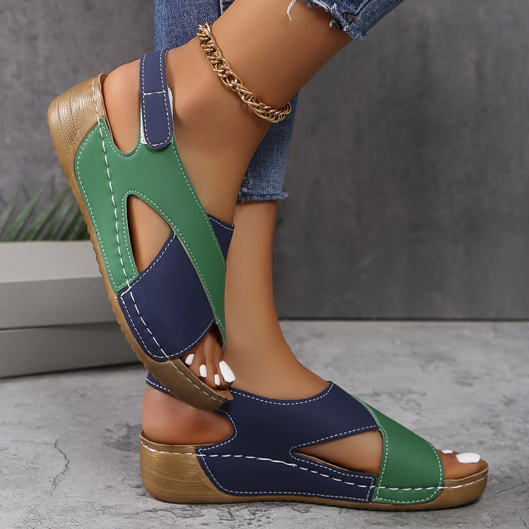 "Atmungsaktive Damen-Wandersandalen in Beige, elegant mit gepolsterter Innensohle, ideal für Sommer und Freizeit."