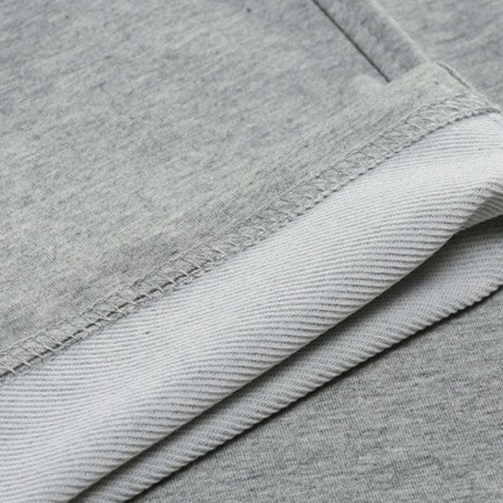 Atmungsaktive Herren Jogginghose aus Baumwollmix mit elastischem Bund und Taschen, ideal für Sport und Freizeit.