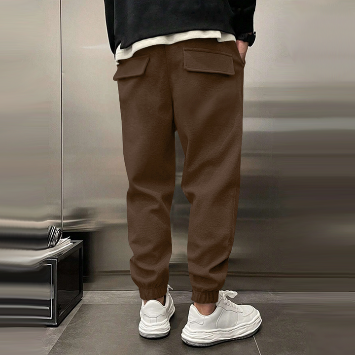 Atmungsaktive Sporthose für Herren, dunkelgrau, mit elastischem Bund, modernes Design, ideal für Sport und Freizeit.