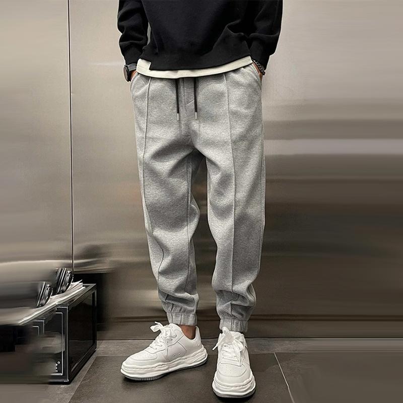 Atmungsaktive Sporthose für Herren, dunkelgrau, mit elastischem Bund, modernes Design, ideal für Sport und Freizeit.