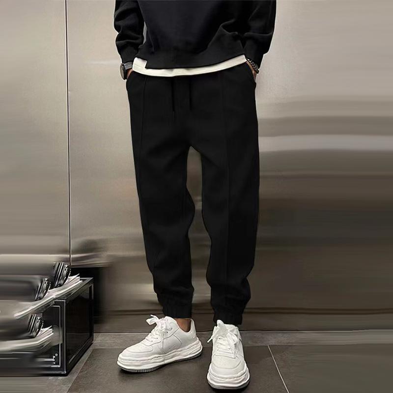 Atmungsaktive Sporthose für Herren, dunkelgrau, mit elastischem Bund, modernes Design, ideal für Sport und Freizeit.
