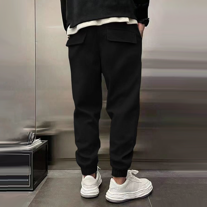 Atmungsaktive Sporthose für Herren, dunkelgrau, mit elastischem Bund, modernes Design, ideal für Sport und Freizeit.