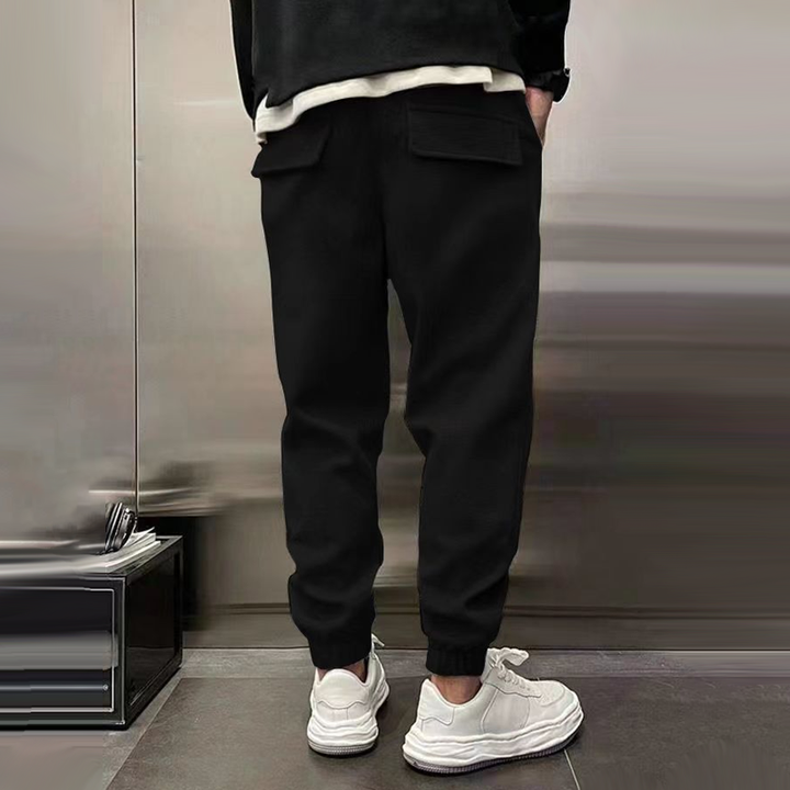 Atmungsaktive Sporthose für Herren, dunkelgrau, mit elastischem Bund, modernes Design, ideal für Sport und Freizeit.