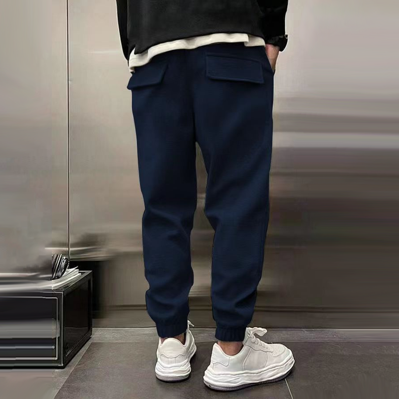 Atmungsaktive Sporthose für Herren, dunkelgrau, mit elastischem Bund, modernes Design, ideal für Sport und Freizeit.