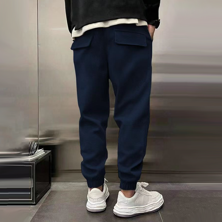 Atmungsaktive Sporthose für Herren, dunkelgrau, mit elastischem Bund, modernes Design, ideal für Sport und Freizeit.