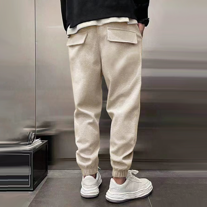 Atmungsaktive Sporthose für Herren, dunkelgrau, mit elastischem Bund, modernes Design, ideal für Sport und Freizeit.
